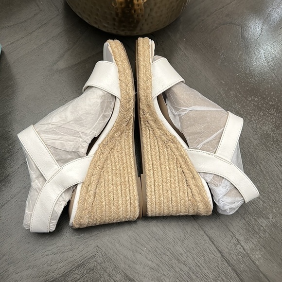 LIFESTRIDE Tango Wedge Espadrilles - Picture 8 of 13